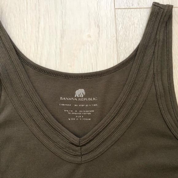 Banana Republic Rib V-Neck Soft Tank Top Cami - Picture 5 of 16